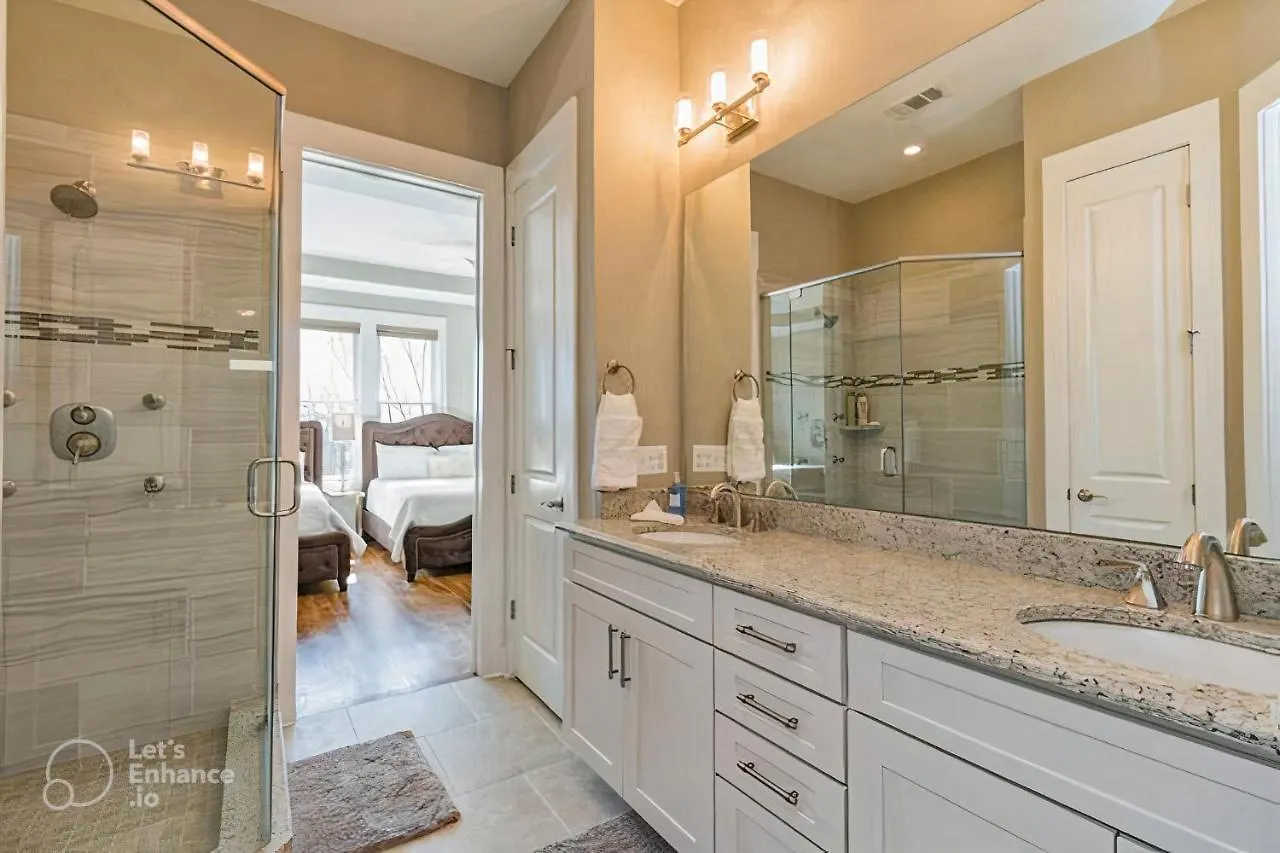 Holiday home Glitz & Guitars I Stylish 3Br With Rooftop Hot Tub In East Nashville United States
