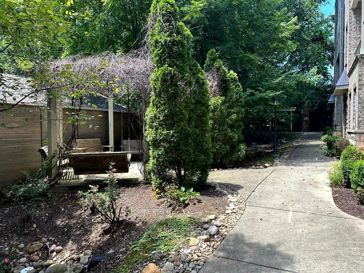 Glitz & Guitars I Stylish 3Br With Rooftop Hot Tub In East Nashville Holiday home